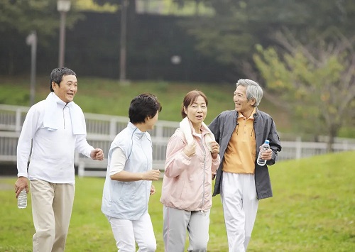 年轻时视力越好的人，老花会出现得越早吗？